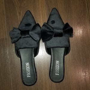 Pointy-toe Bow Mule Sandals